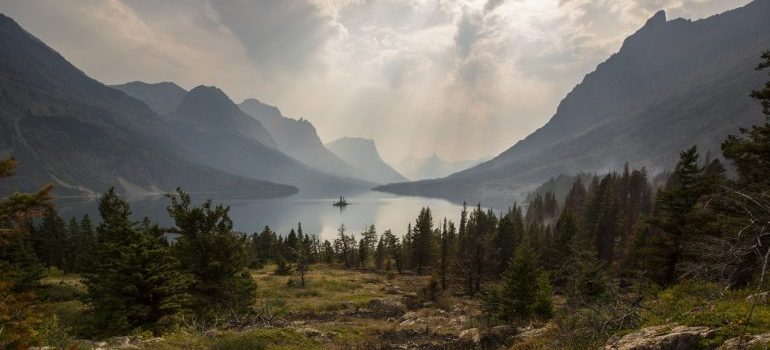 mountain lake on a cloudy day