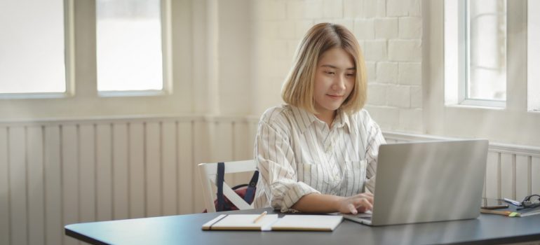 A woman using laptop