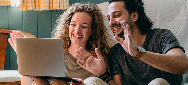 couple cheering as they read online reviews of interstate movers Little Rock