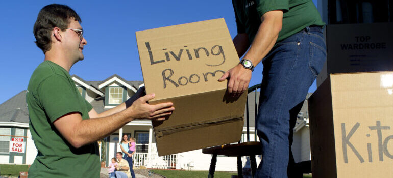 movers with boxes 