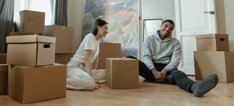 best cross country movers Orlando smiling at work