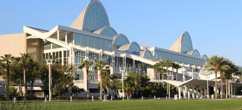 great-looking building, symbolizing the effectiveness of best cross country movers Florida