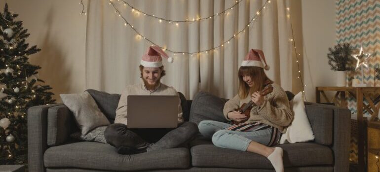 Couple sitting on a couch in a Christmas vibe.