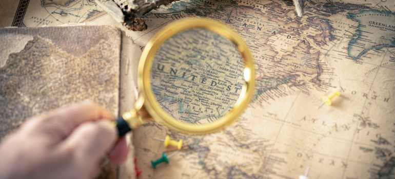 Map and magnifying glass, research on locations in the West Coast.