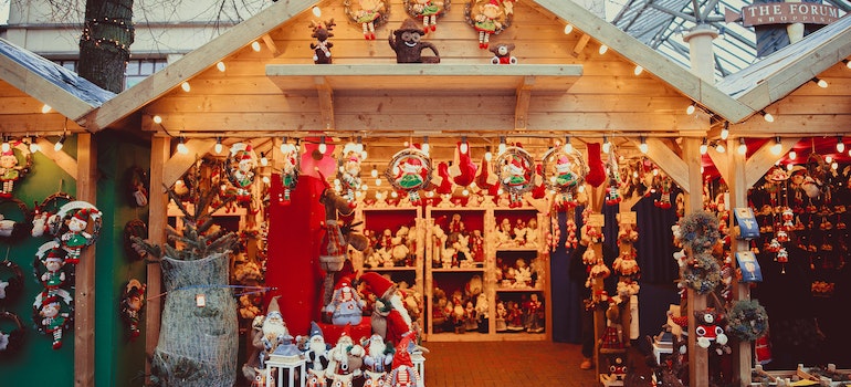 Christmas market in one of the best places to visit in the USA in December 2022