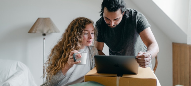 A couple searching the internet for the best cross country movers Dayton