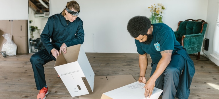 Best cross country movers Toms river packing cardboard boxes
