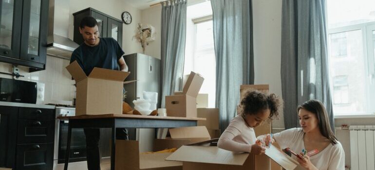 dos and don'ts of moving alone include smart packing as a must-do