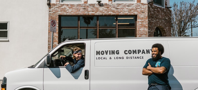 picture of a van and two moving man