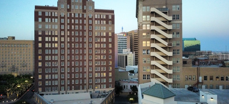 a building in El Paso, one of many popular moving destinations in Texas