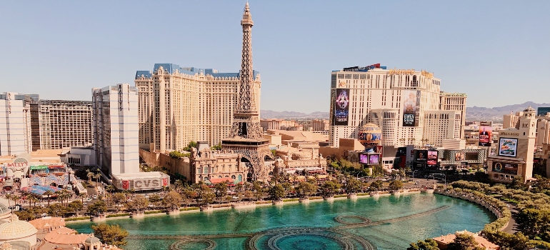 Las Vegas, the most popular city to which people are moving from Arizona to Nevada