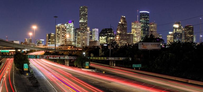 Picture of a city skyline that you will get to see after moving to Houston 