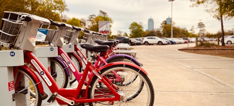 Picture of red bycicles 
