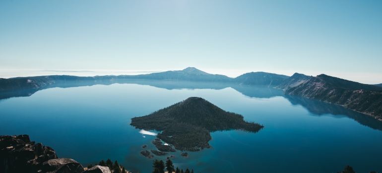 Picture of the Crater Lake National Park that you will get to see after moving from Arizona to Oregon 