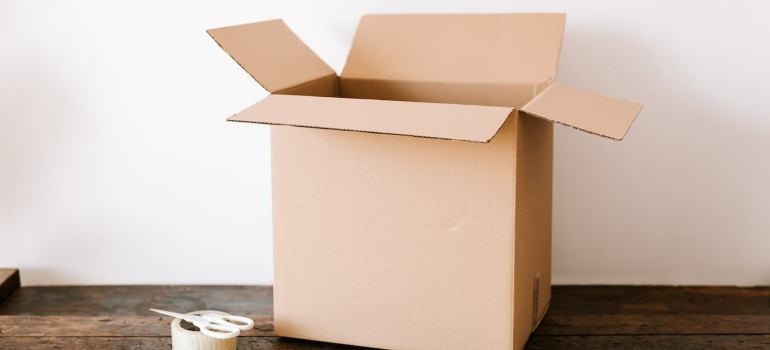 Picture of a box that is ready for your next moving date 